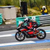 Der Auftakt zur FIM JuniorGP Moto3-Weltmeisterschaft 2025 verlief für Leo mit einem Top-10-Ergebnis in Estoril sehr erfolgreich.